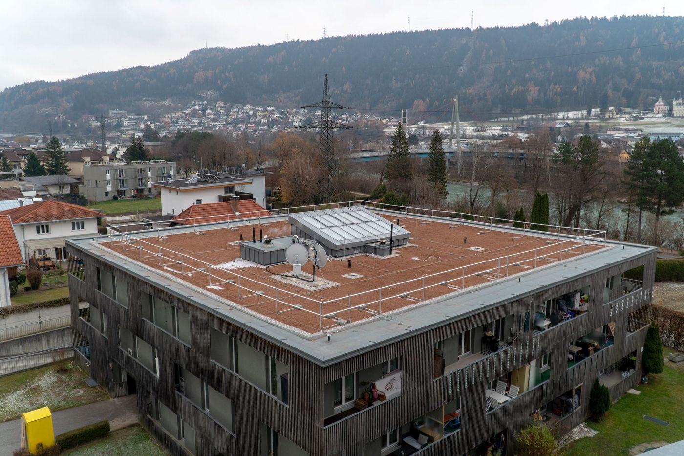 NHT, Mitterweg, Innsbruck: Übersichtsfoto der fertiggestellten Sanierung der Dachfläche